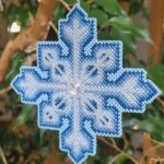 Новорічна іграшка «Сніжинка» — ручна вишивка бісером